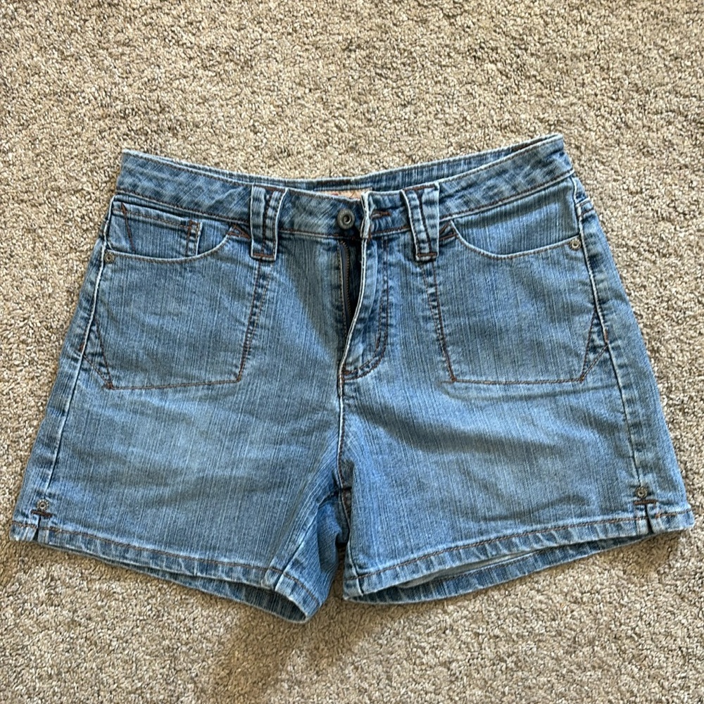 Women’s Faded Glory jean shorts. Blue. Size 6